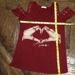 Occasion blouse ❤️ burgundy pretty cool shoulder 🌺